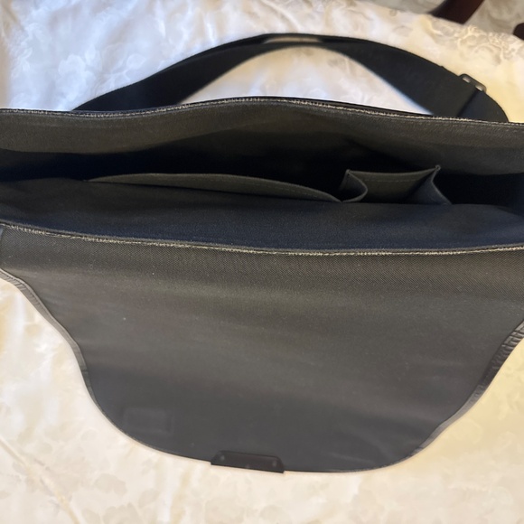 Authentic Louis Vuitton Graphite Damier District MM Cross Body Bag - Picture 12 of 16